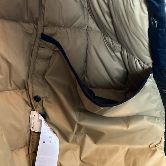 Mountain Hardware vest - Picture 9 of 13